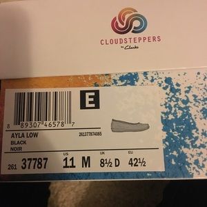 Women’s US size11 black flats.